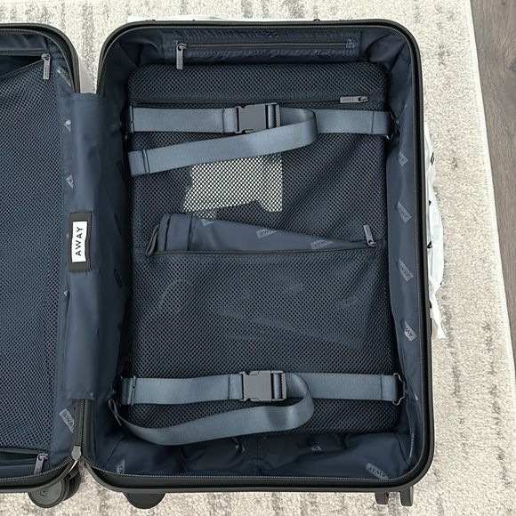 Away The Bigger Carry On in Cloud Gray brand new - Picture 10 of 15